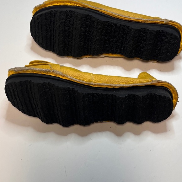 Yellow Leather Bow Flats with Elastic Edges - Picture 8 of 10